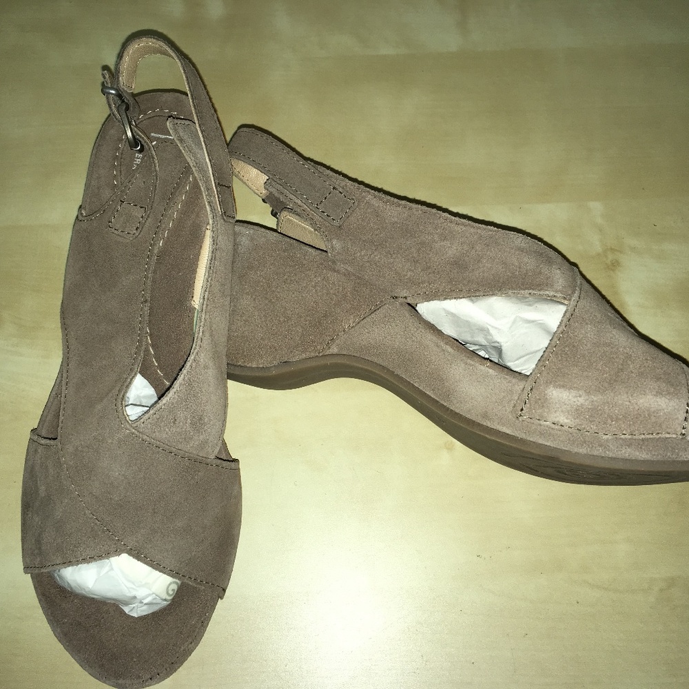 SUEDE Khrio 39 US8.5 Taupe-Khaki Cross-over Sandal Shoes New Anthropologie